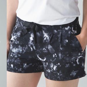 Lululemon Spring Break Away Short II